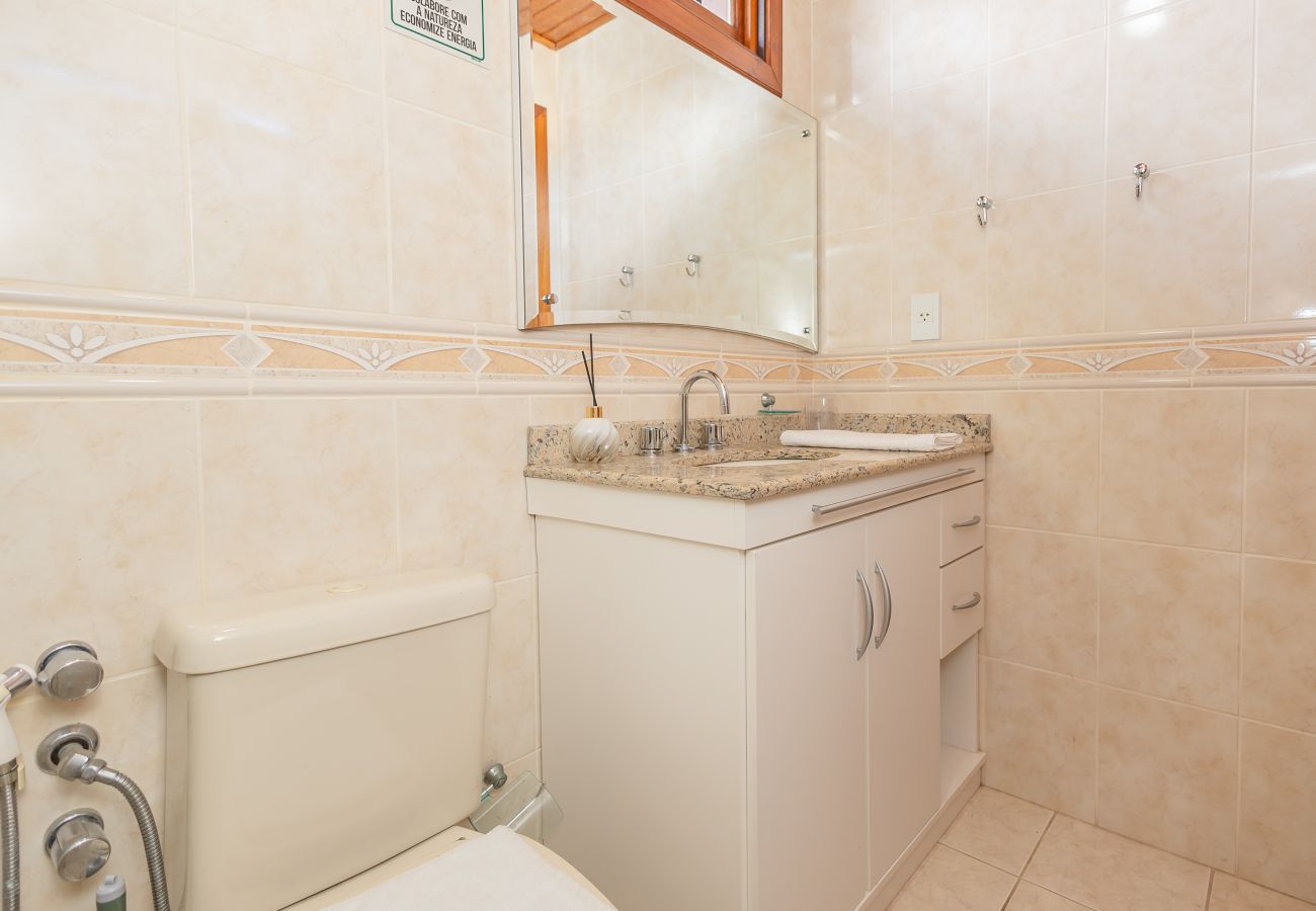 Apartamento em Gramado - Ap 3D na av Borges de Medeiros (3 banheiros, 2 vagas)