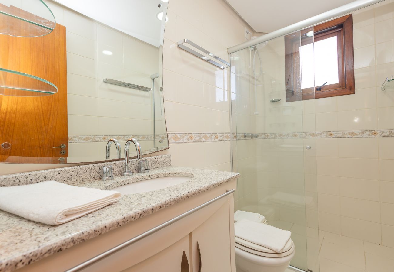 Apartamento em Gramado - Ap 3D na av Borges de Medeiros (3 banheiros, 2 vagas)