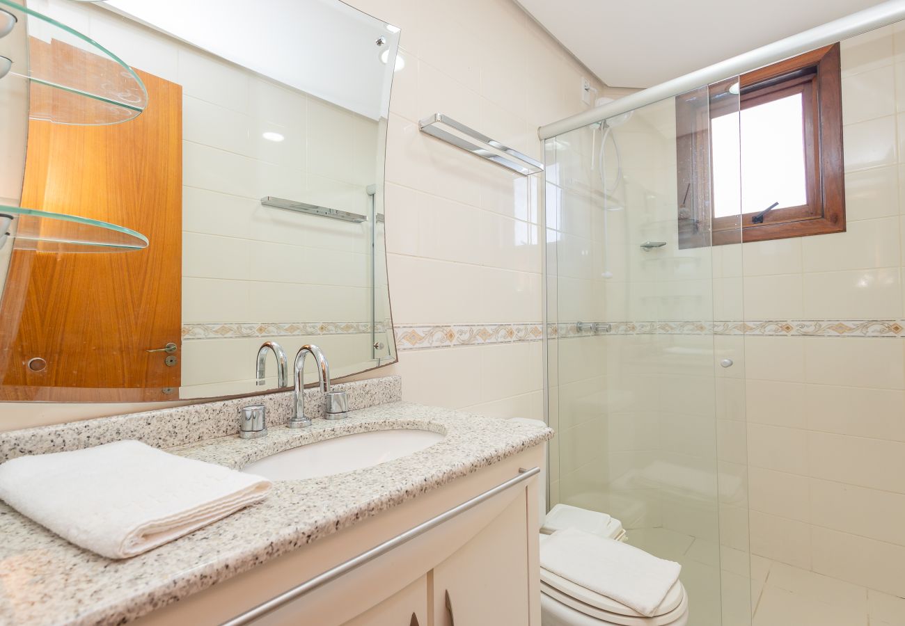 Apartamento em Gramado - Ap 3D na av Borges de Medeiros (3 banheiros, 2 vagas)