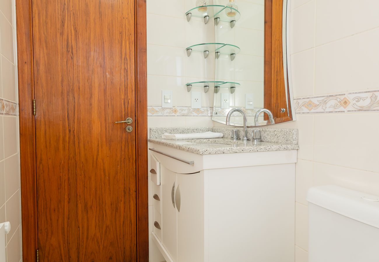 Apartamento em Gramado - Ap 3D na av Borges de Medeiros (3 banheiros, 2 vagas)