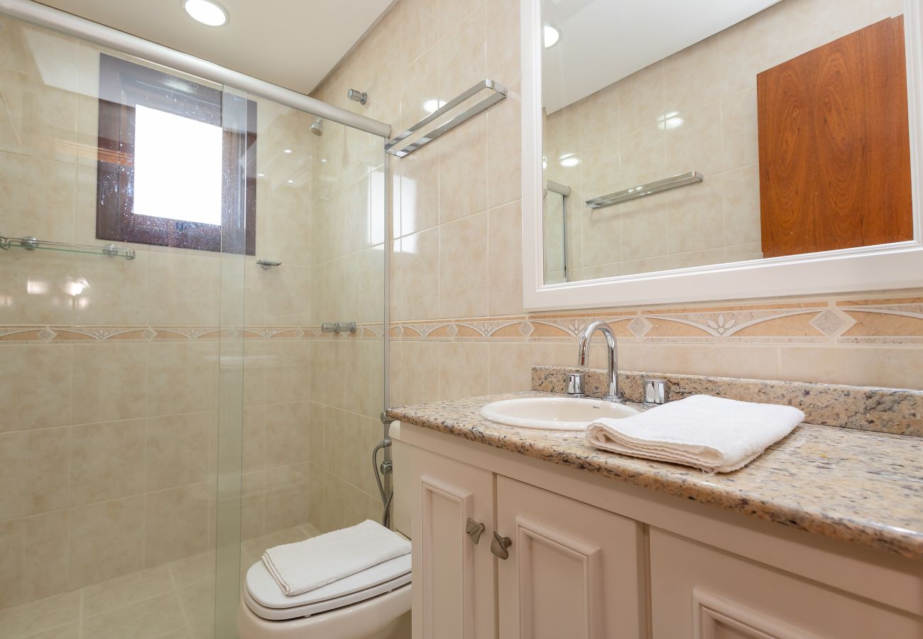 Apartamento em Gramado - Ap 3D na av Borges de Medeiros (3 banheiros, 2 vagas)