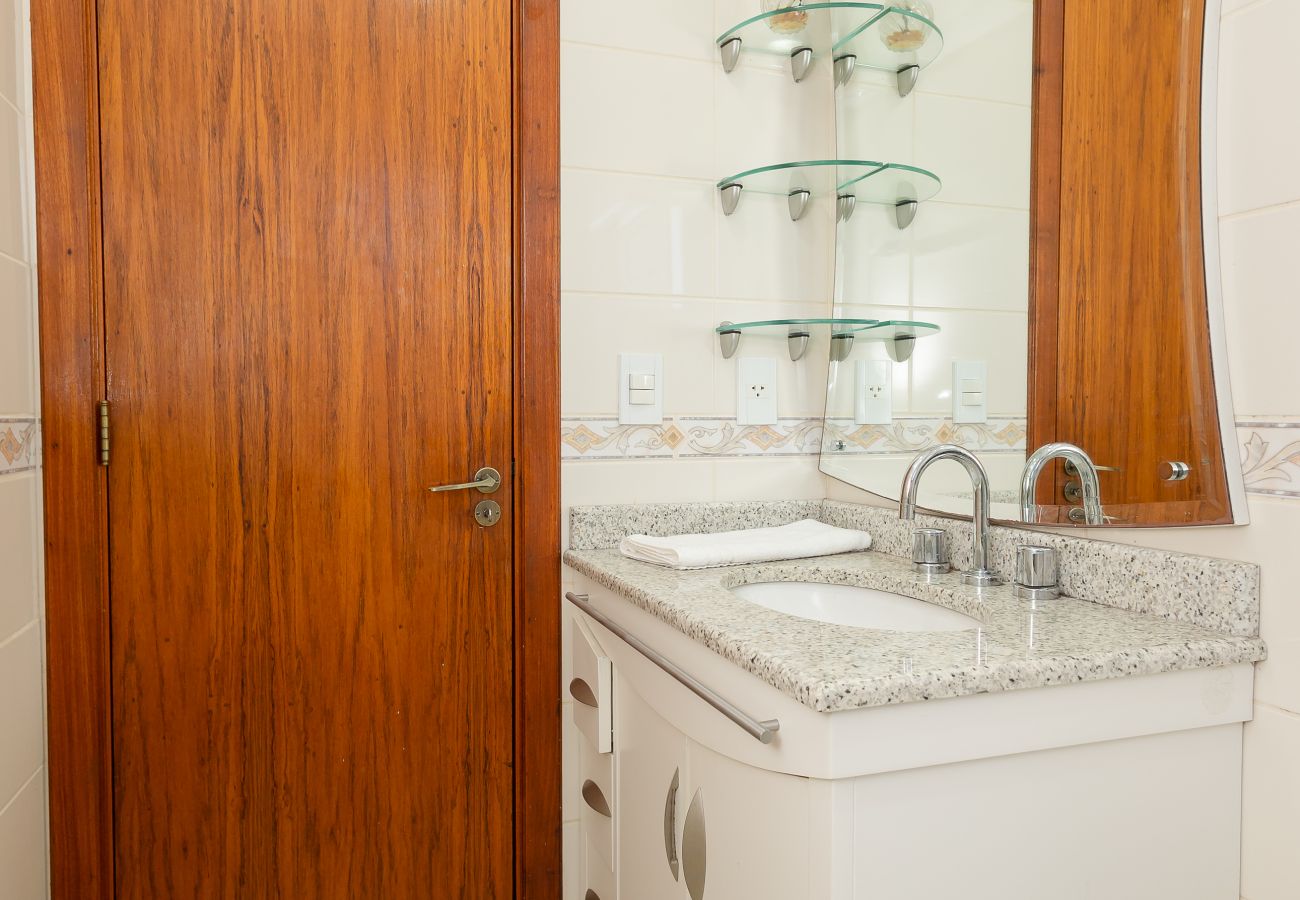 Apartamento em Gramado - Ap 3D na av Borges de Medeiros (3 banheiros, 2 vagas)