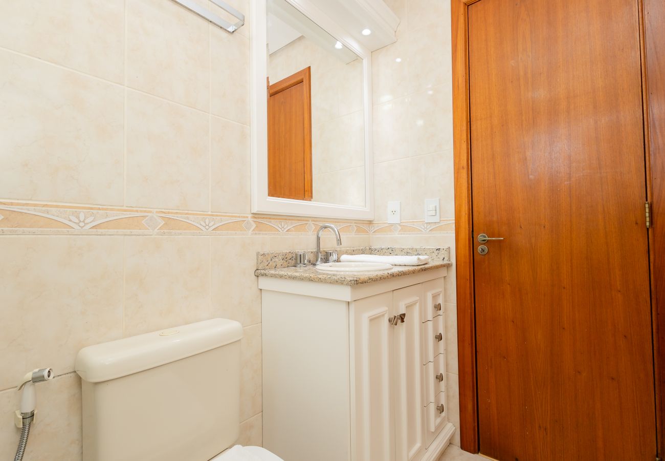 Apartamento em Gramado - Ap 3D na av Borges de Medeiros (3 banheiros, 2 vagas)
