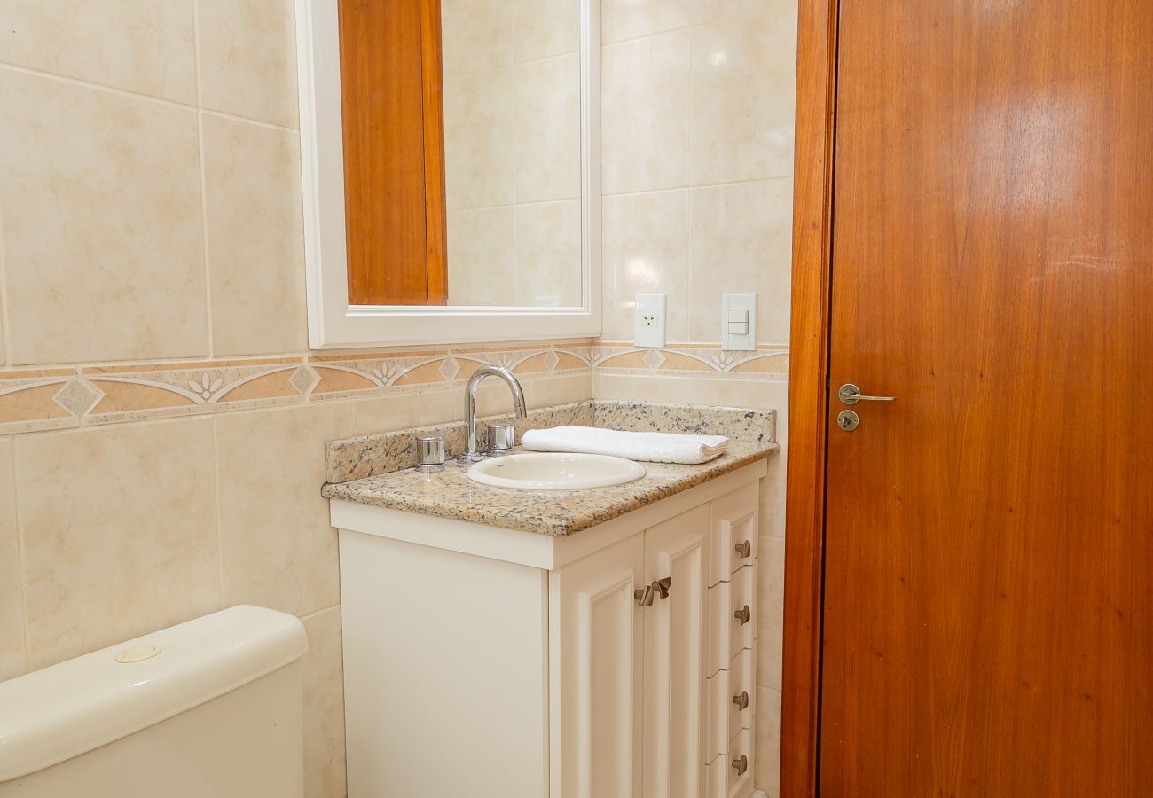 Apartamento em Gramado - Ap 3D na av Borges de Medeiros (3 banheiros, 2 vagas)