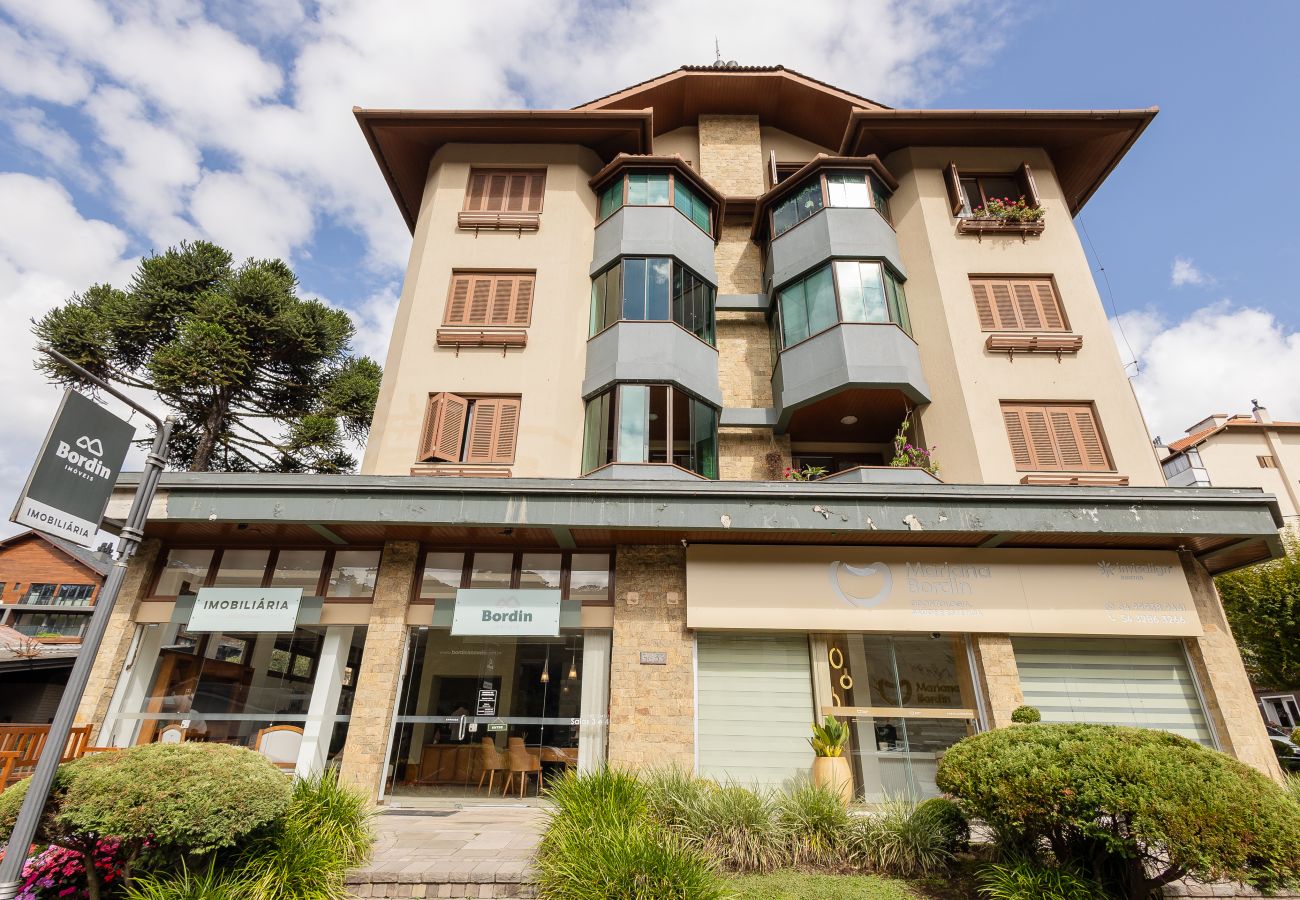 Apartamento em Gramado - Ap 3D na av Borges de Medeiros (3 banheiros, 2 vagas)