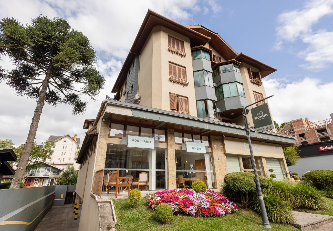 Apartamento em Gramado - Ap 3D na av Borges de Medeiros (3 banheiros, 2 vagas)