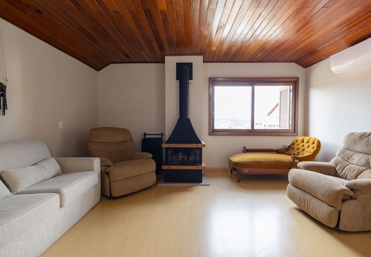 Apartamento em Gramado - Ap 3D na av Borges de Medeiros (3 banheiros, 2 vagas)