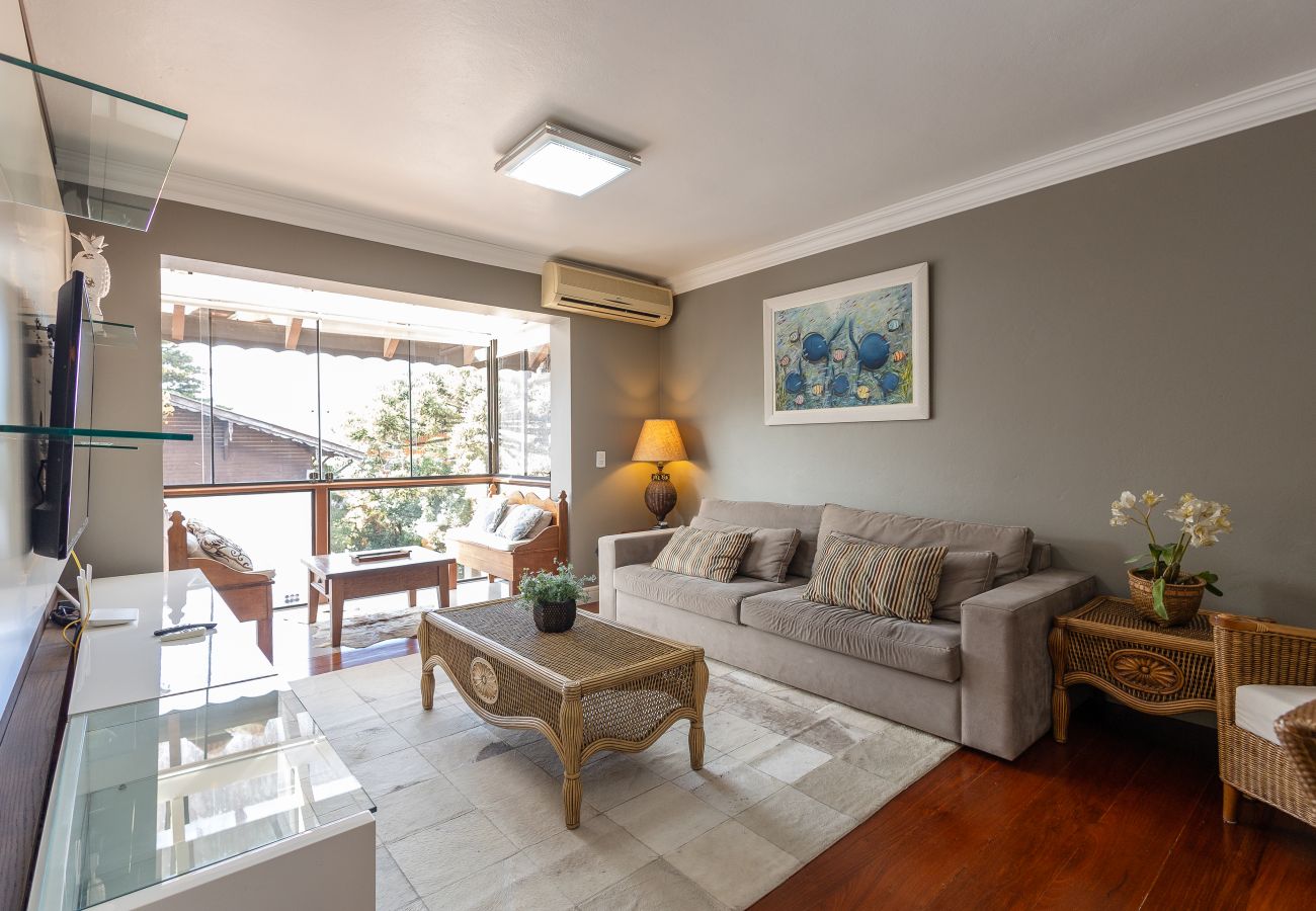 Apartamento em Gramado - Disfrute o centro sem carro! 4 quartos a 60m da Rua Coberta! 