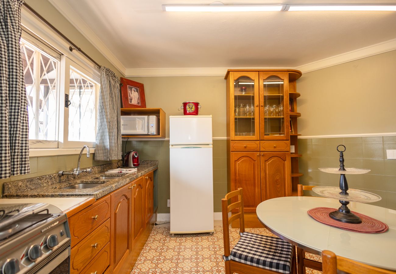 Apartamento em Gramado - Disfrute o centro sem carro! 4 quartos a 60m da Rua Coberta! 