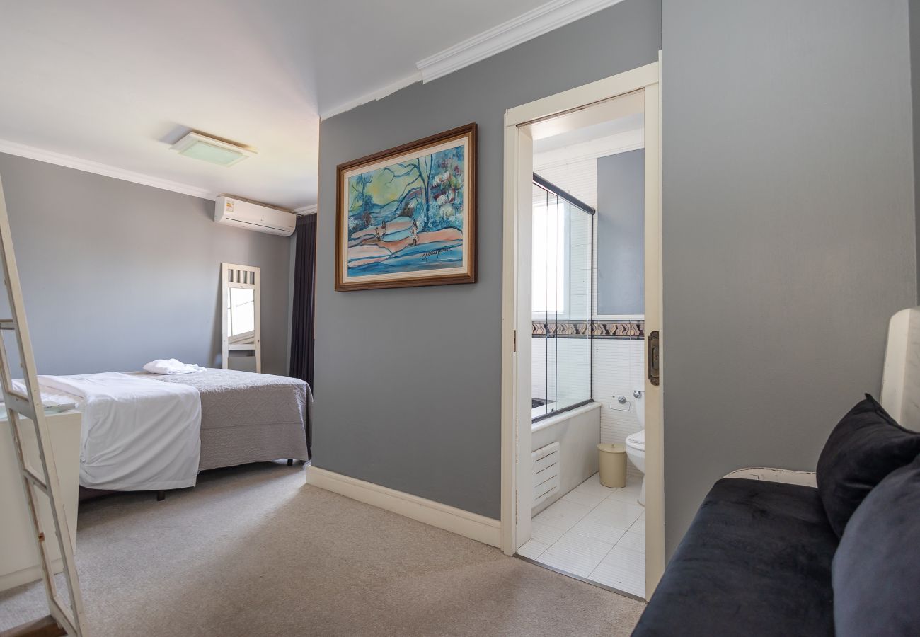 Apartamento em Gramado - Disfrute o centro sem carro! 4 quartos a 60m da Rua Coberta! 