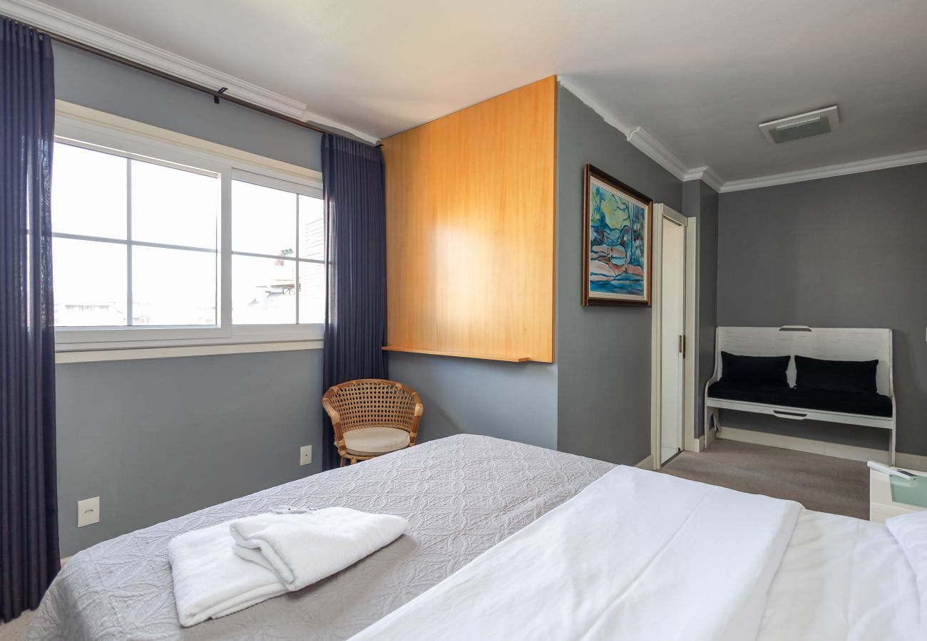 Apartamento em Gramado - Disfrute o centro sem carro! 4 quartos a 60m da Rua Coberta! 