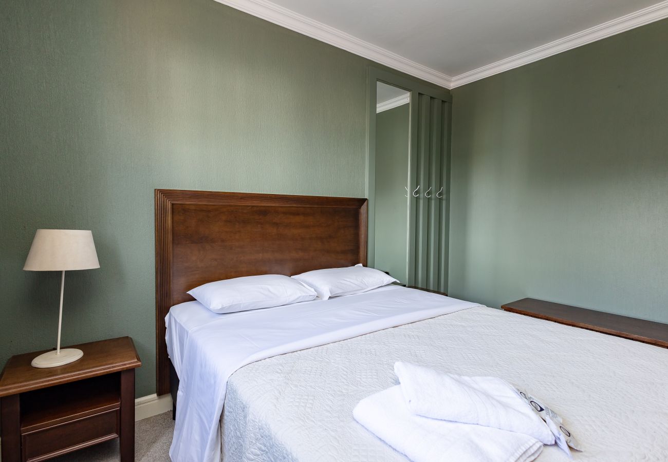 Apartamento em Gramado - Disfrute o centro sem carro! 4 quartos a 60m da Rua Coberta! 