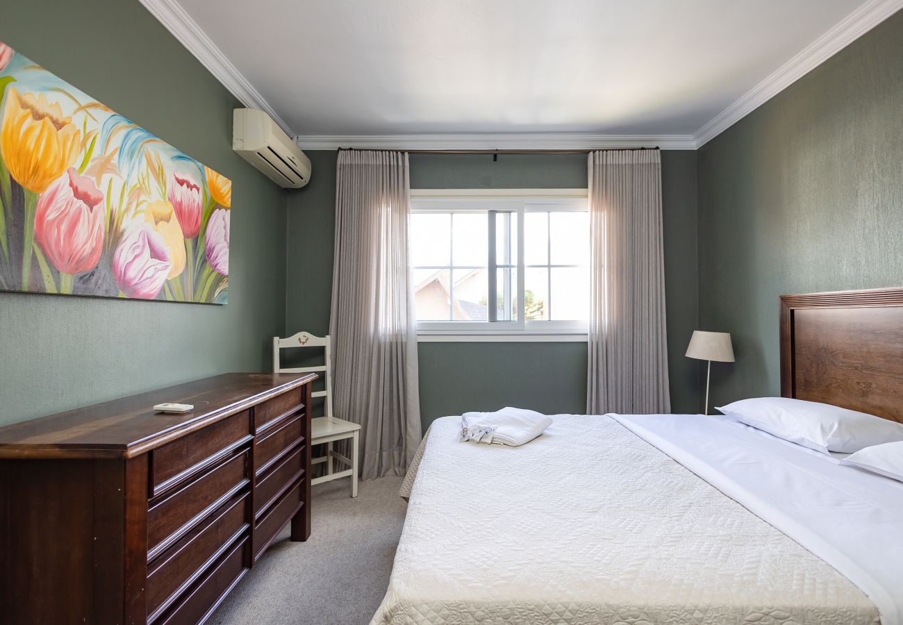 Apartamento em Gramado - Disfrute o centro sem carro! 4 quartos a 60m da Rua Coberta! 