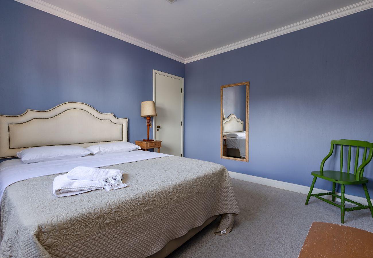 Apartamento em Gramado - Disfrute o centro sem carro! 4 quartos a 60m da Rua Coberta! 