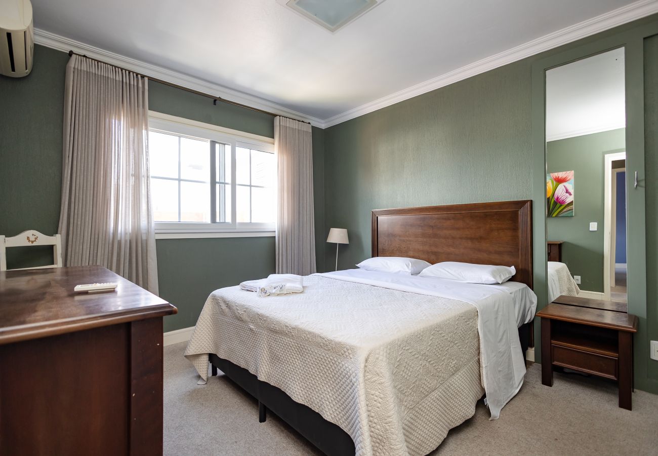 Apartamento em Gramado - Disfrute o centro sem carro! 4 quartos a 60m da Rua Coberta! 