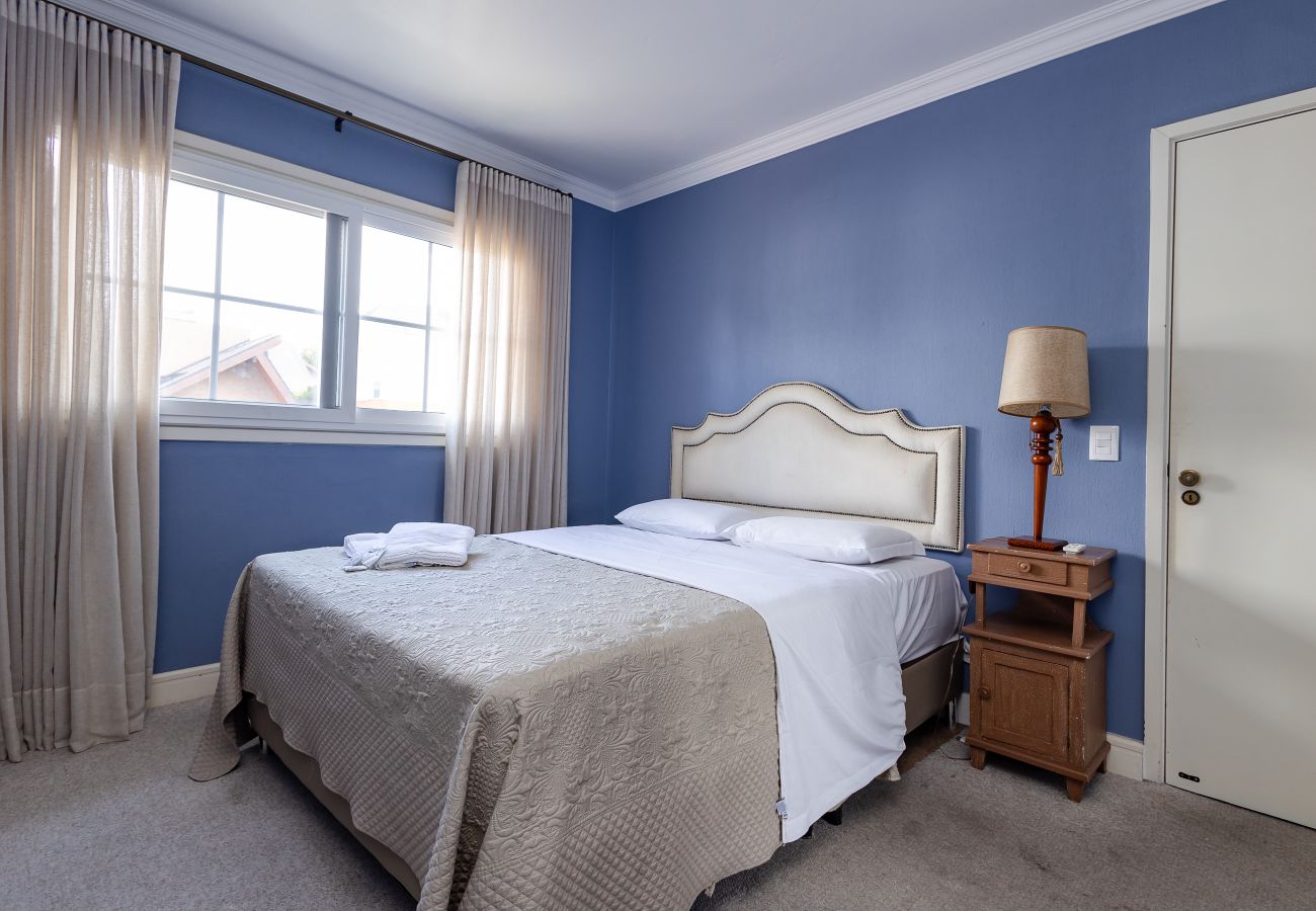 Apartamento em Gramado - Disfrute o centro sem carro! 4 quartos a 60m da Rua Coberta! 