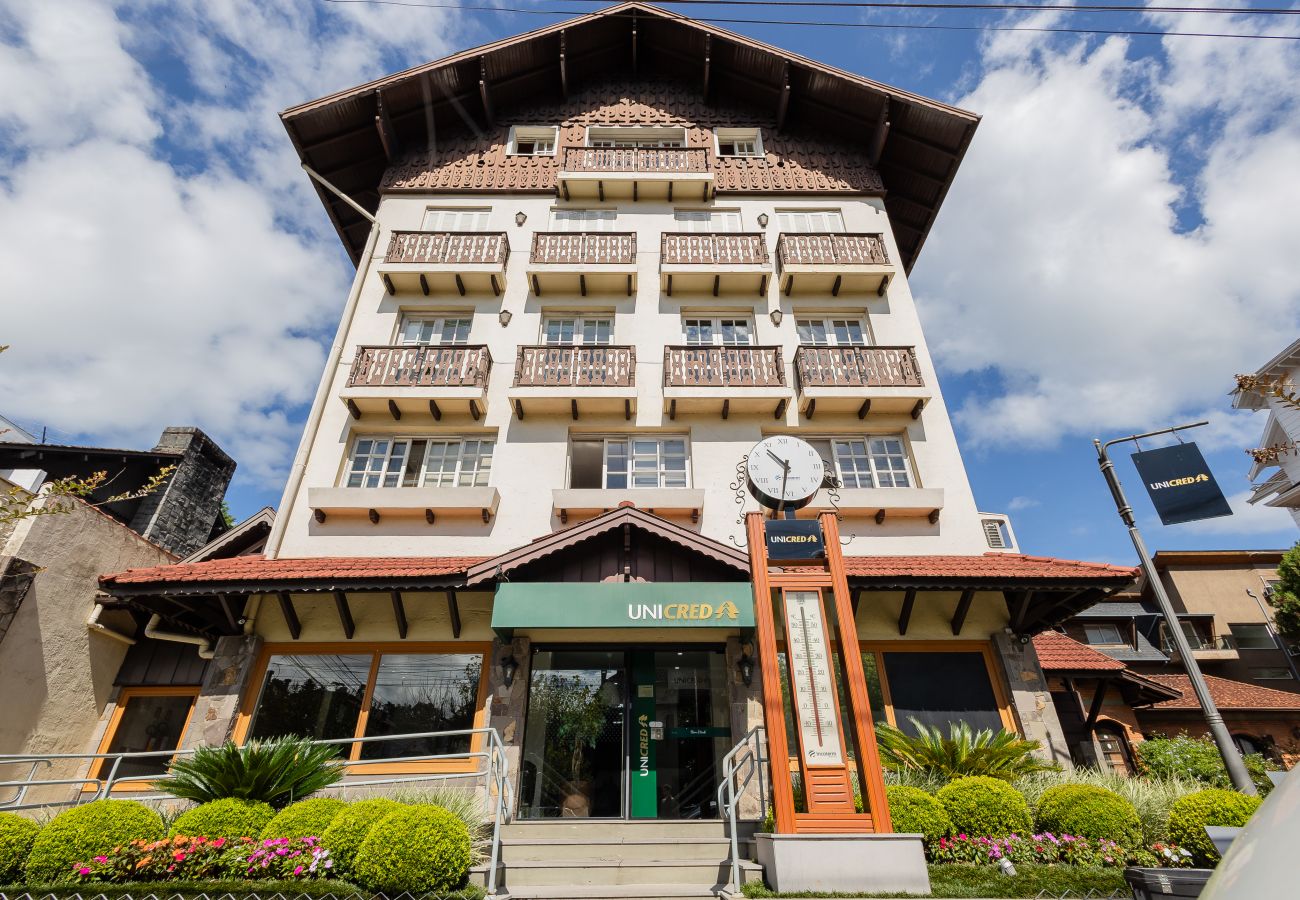 Apartamento em Gramado - Disfrute o centro sem carro! 4 quartos a 60m da Rua Coberta! 