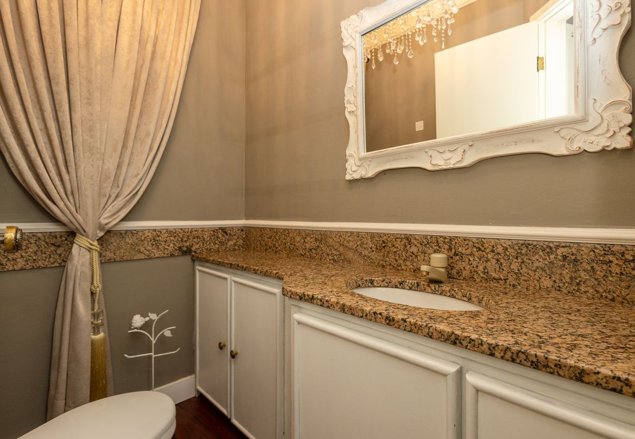 Apartamento em Gramado - Disfrute o centro sem carro! 4 quartos a 60m da Rua Coberta! 