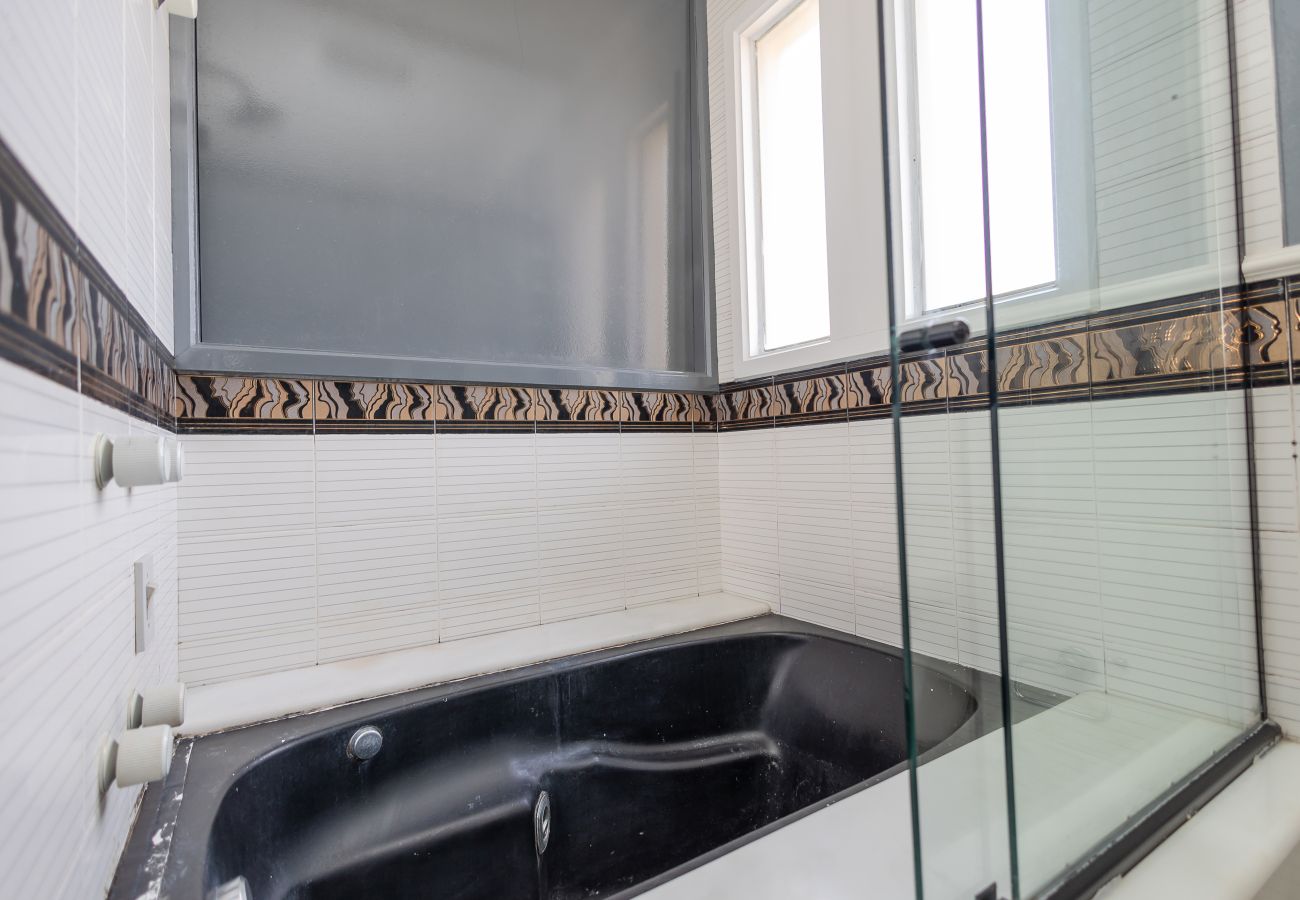 Apartamento em Gramado - Disfrute o centro sem carro! 4 quartos a 60m da Rua Coberta! 