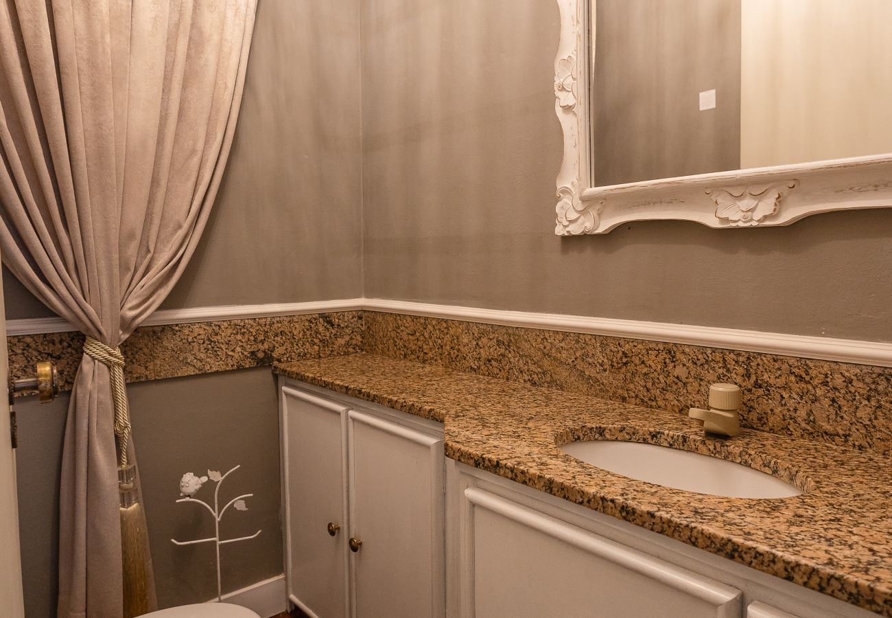 Apartamento em Gramado - Disfrute o centro sem carro! 4 quartos a 60m da Rua Coberta! 