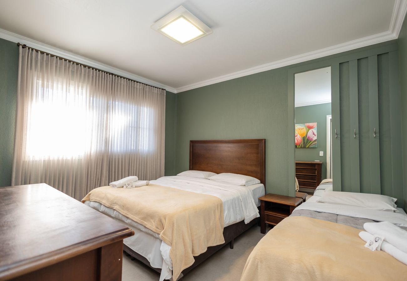 Apartamento em Gramado - Desfrute o centro sem carro! 4 quartos a 60m da Rua Coberta! 