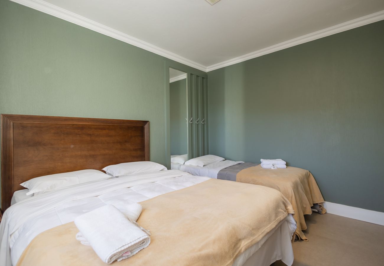 Apartamento em Gramado - Desfrute o centro sem carro! 4 quartos a 60m da Rua Coberta! 