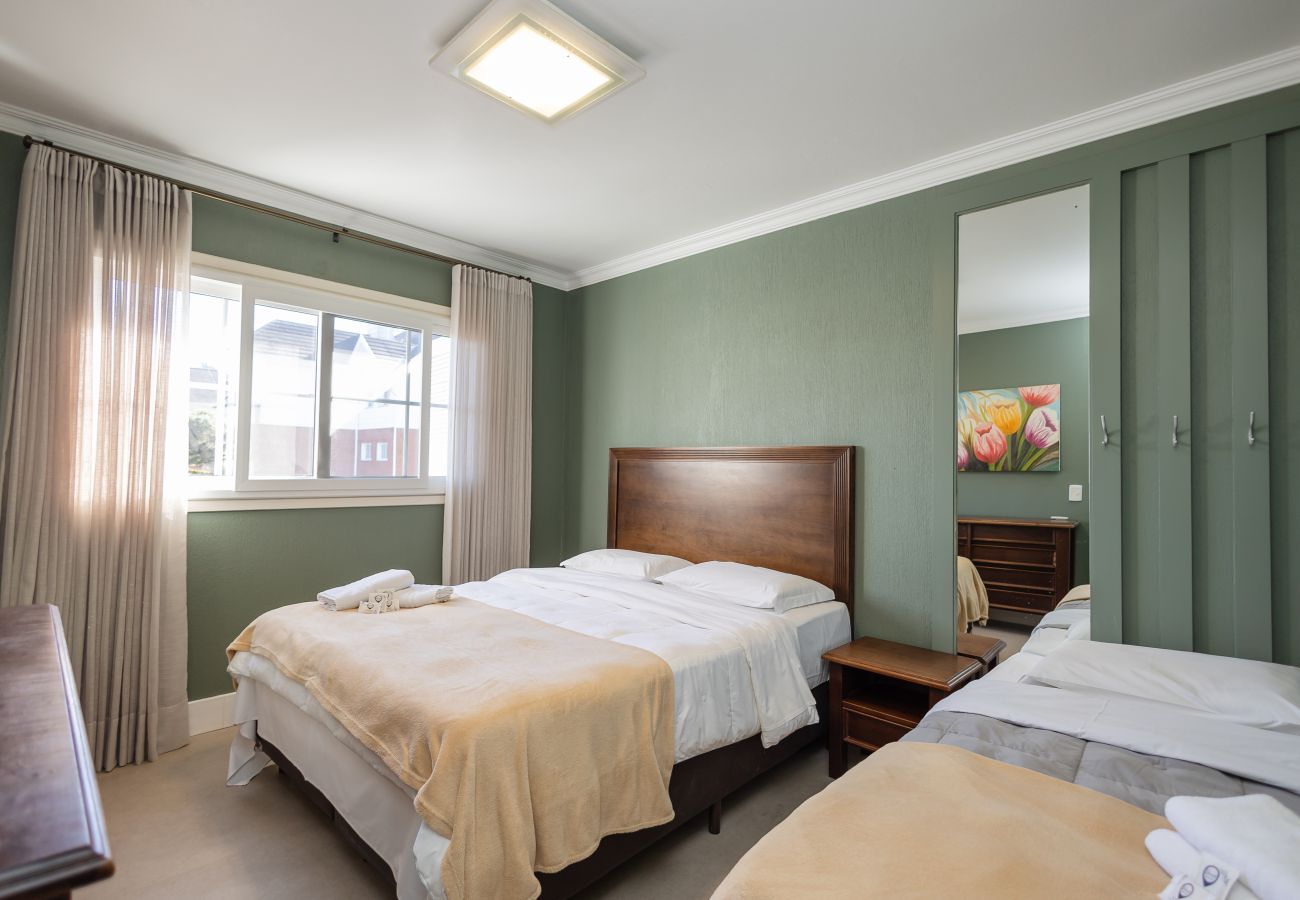 Apartamento em Gramado - Desfrute o centro sem carro! 4 quartos a 60m da Rua Coberta! 