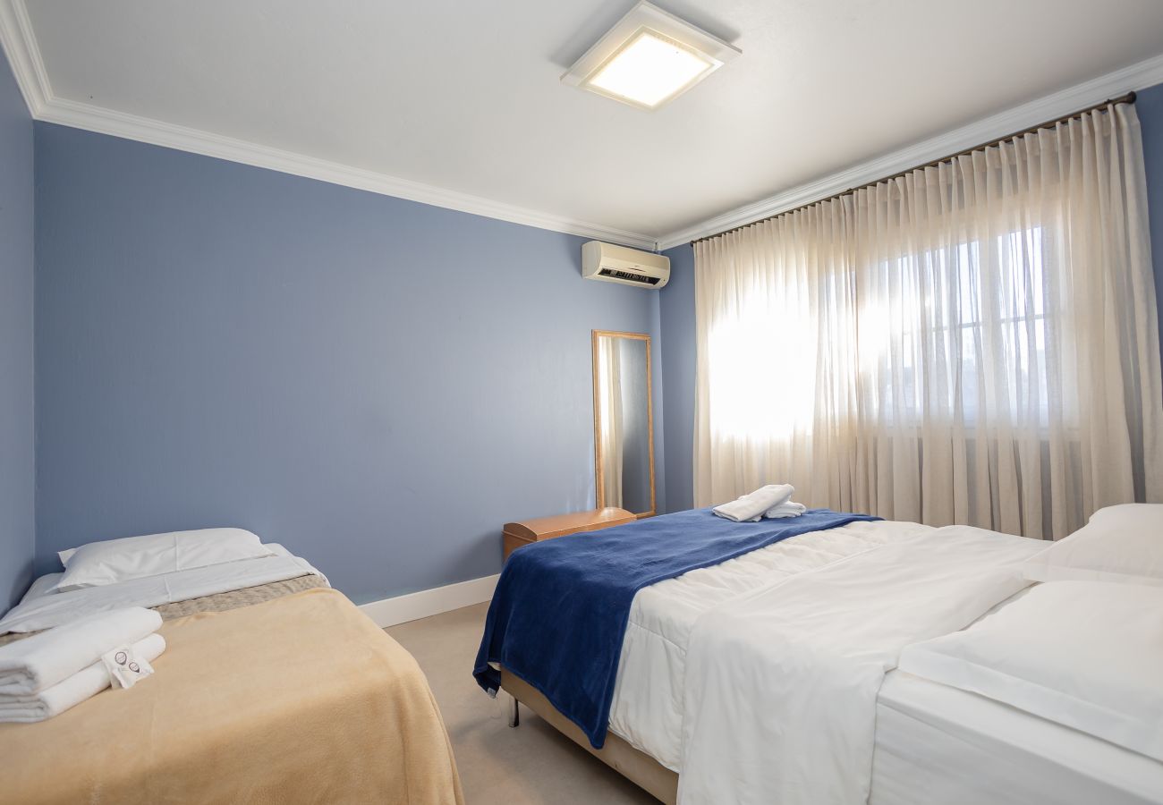 Apartamento em Gramado - Desfrute o centro sem carro! 4 quartos a 60m da Rua Coberta! 