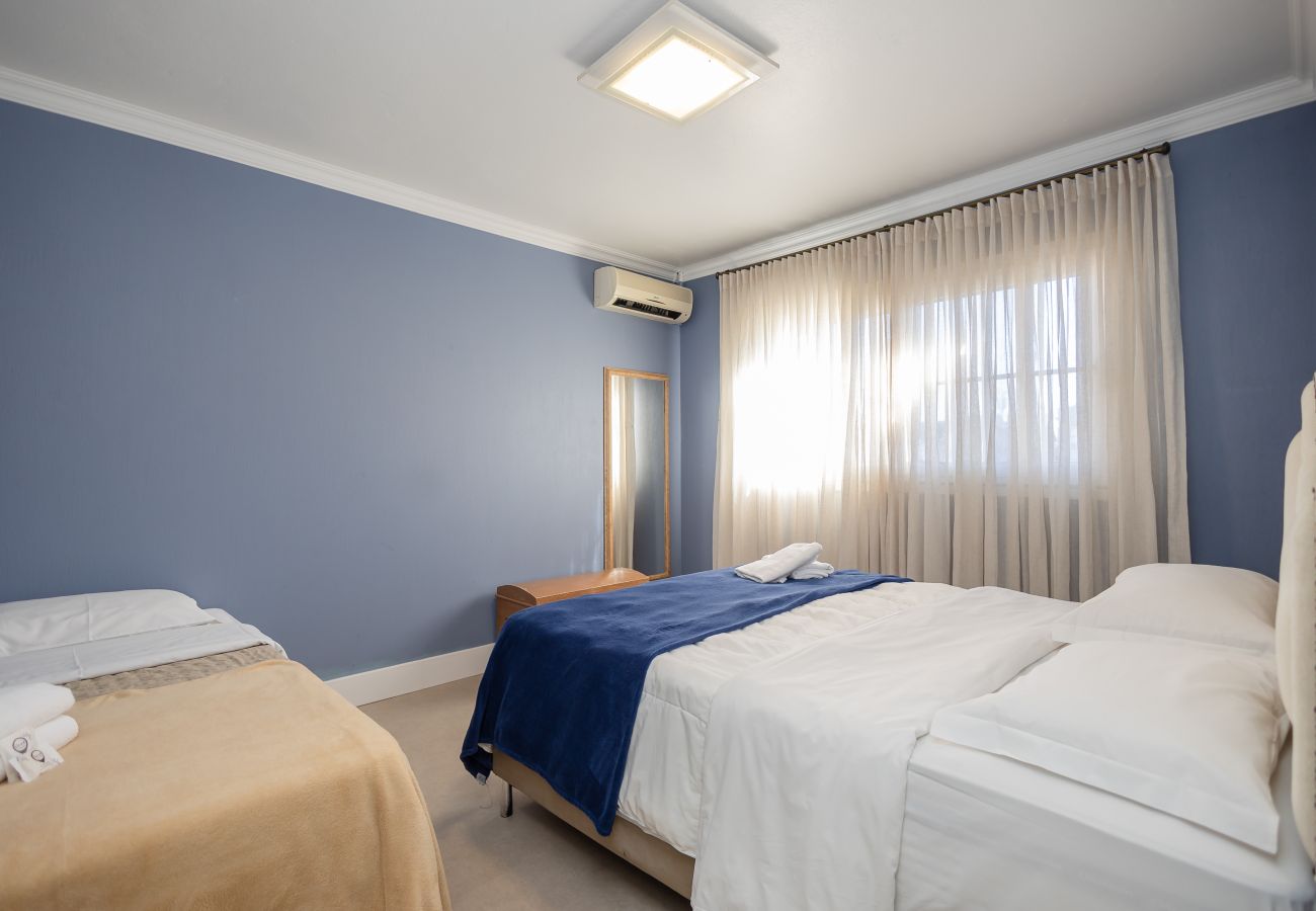 Apartamento em Gramado - Desfrute o centro sem carro! 4 quartos a 60m da Rua Coberta! 