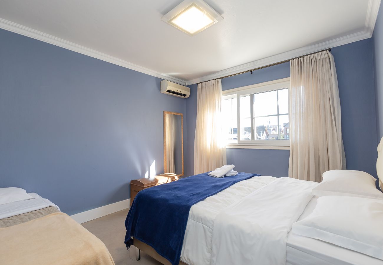Apartamento em Gramado - Desfrute o centro sem carro! 4 quartos a 60m da Rua Coberta! 