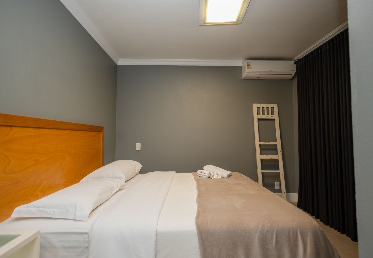 Apartamento em Gramado - Desfrute o centro sem carro! 4 quartos a 60m da Rua Coberta! 