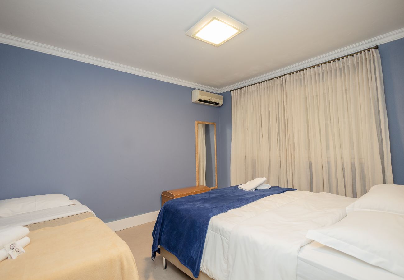 Apartamento em Gramado - Desfrute o centro sem carro! 4 quartos a 60m da Rua Coberta! 