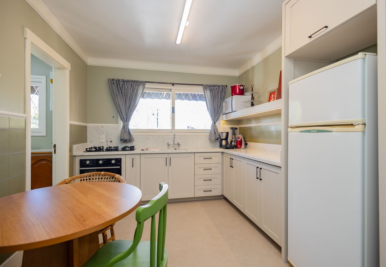 Apartamento em Gramado - Desfrute o centro sem carro! 4 quartos a 60m da Rua Coberta! 