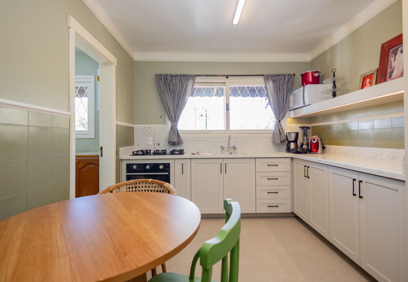 Apartamento em Gramado - Desfrute o centro sem carro! 4 quartos a 60m da Rua Coberta! 