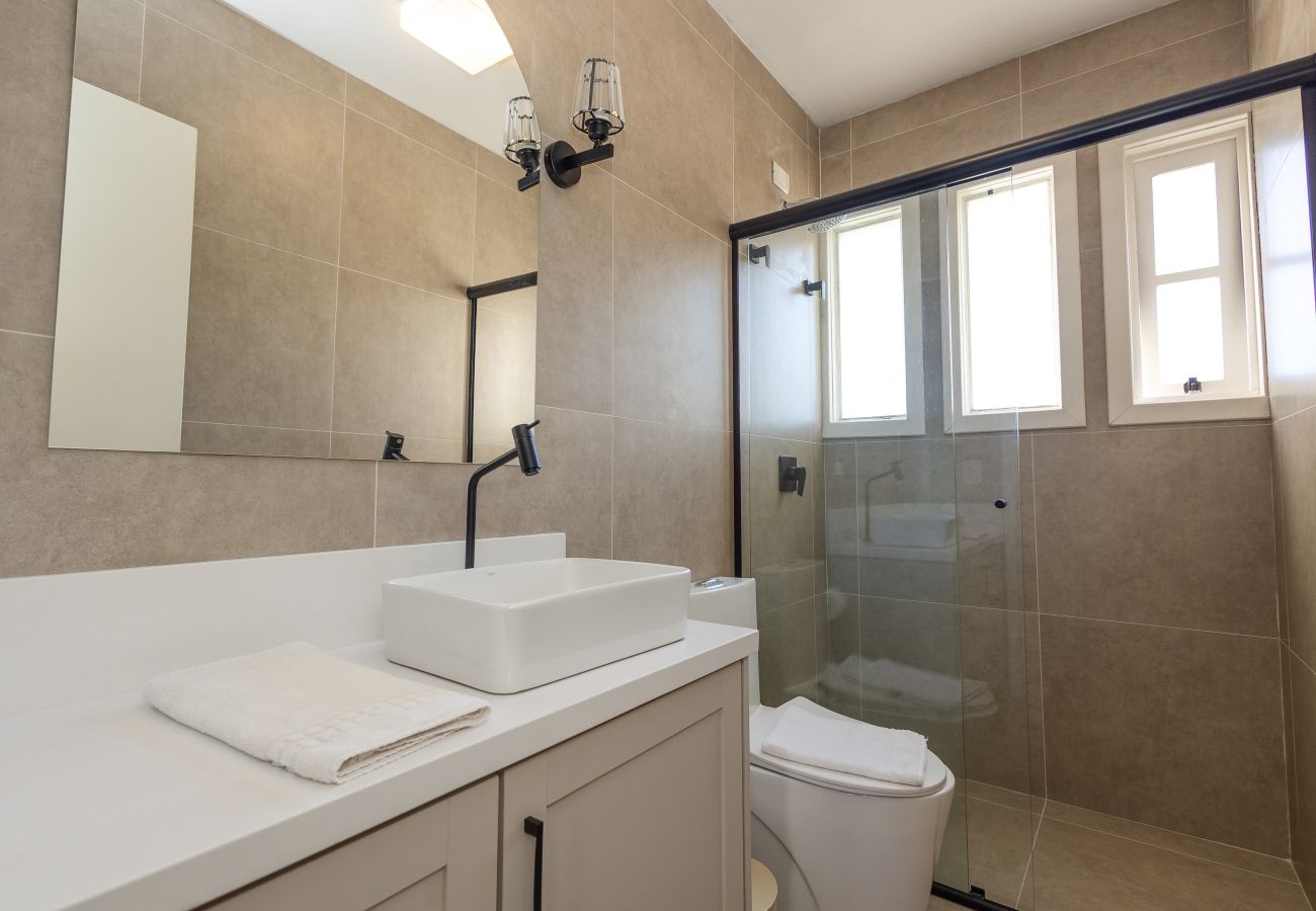 Apartamento em Gramado - Desfrute o centro sem carro! 4 quartos a 60m da Rua Coberta! 