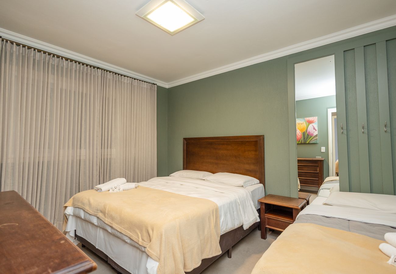 Apartamento em Gramado - Desfrute o centro sem carro! 4 quartos a 60m da Rua Coberta! 