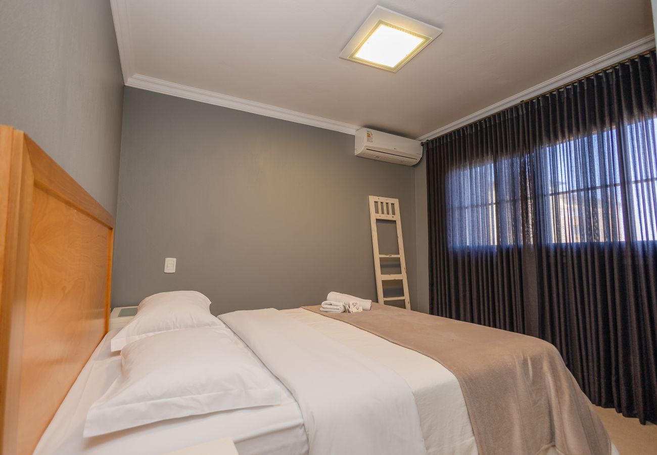 Apartamento em Gramado - Desfrute o centro sem carro! 4 quartos a 60m da Rua Coberta! 
