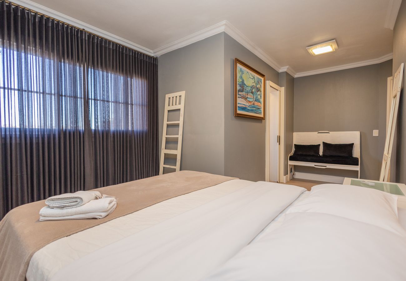 Apartamento em Gramado - Desfrute o centro sem carro! 4 quartos a 60m da Rua Coberta! 