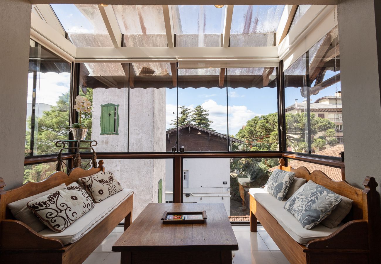 Apartamento em Gramado - Desfrute o centro sem carro! 4 quartos a 60m da Rua Coberta! 