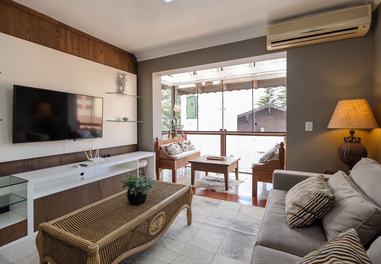 Apartamento em Gramado - Desfrute o centro sem carro! 4 quartos a 60m da Rua Coberta! 