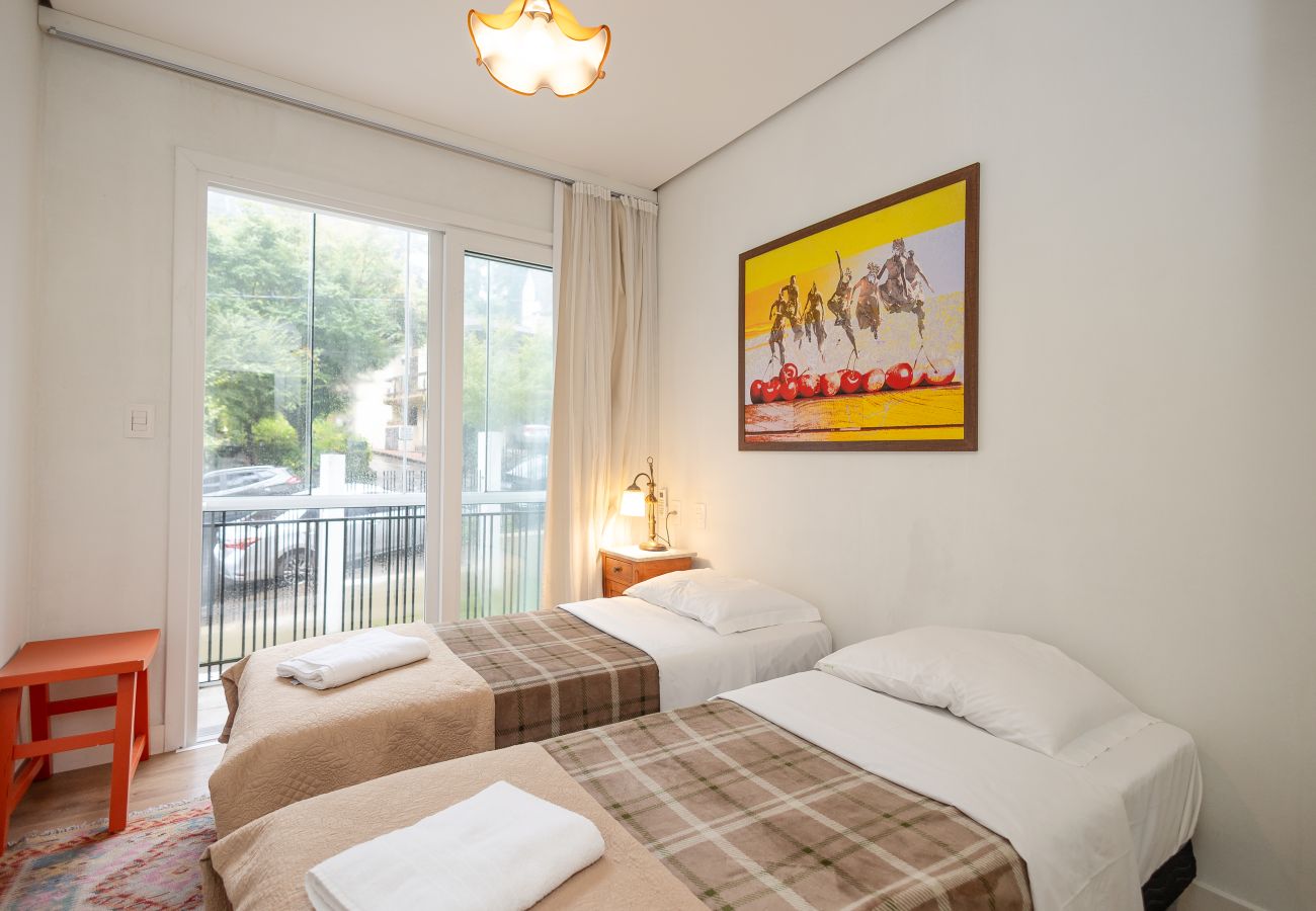 Apartamento em Gramado - NOVO! Loft 2D (1 suite) a 400m da Rua Coberta!