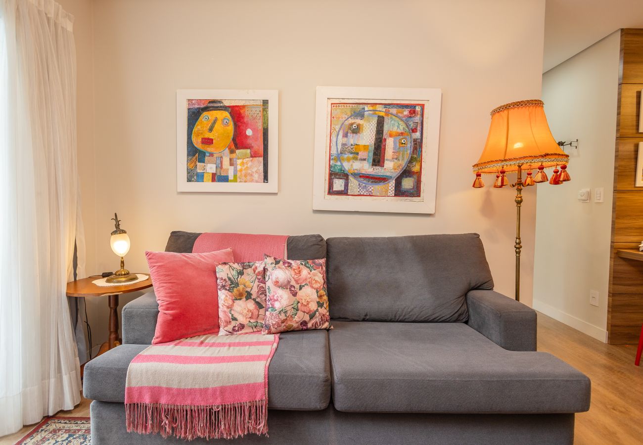 Apartamento em Gramado - NOVO! Casa de Laura, loft a 400m da R Coberta!