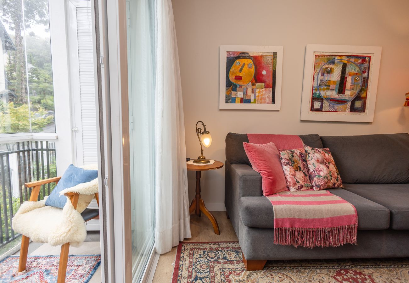 Apartamento em Gramado - NOVO! Casa de Laura, loft a 400m da R Coberta!