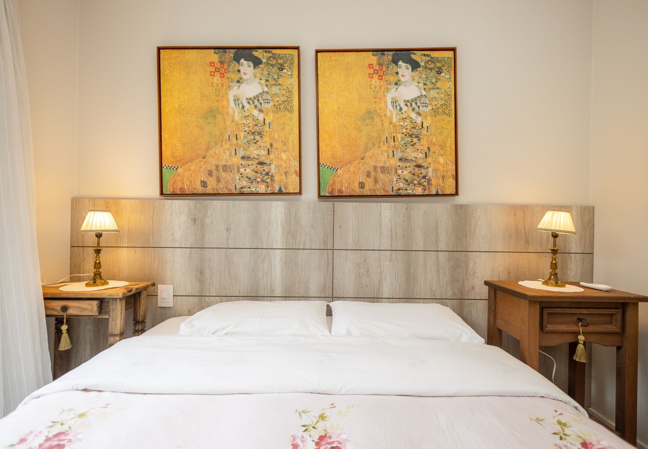 Apartamento em Gramado - NOVO! Casa de Laura, loft a 400m da R Coberta!