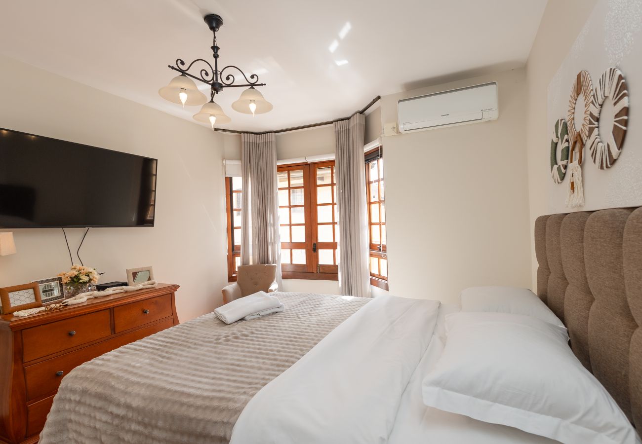Apartamento em Gramado - NOVO!Apto 2d a 700m da R Coberta! C Super Terraço!