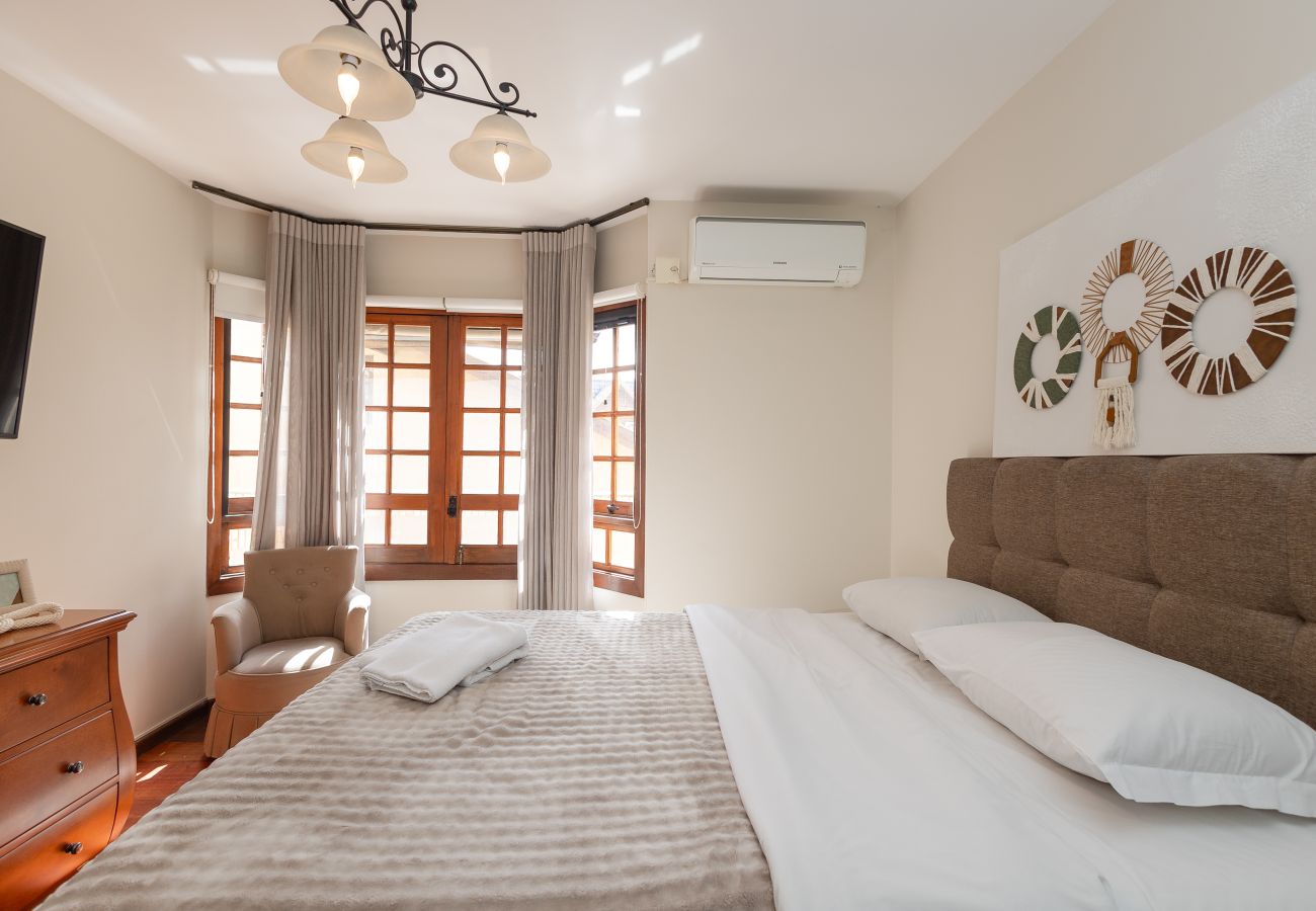 Apartamento em Gramado - NOVO!Apto 2d a 700m da R Coberta! C Super Terraço!