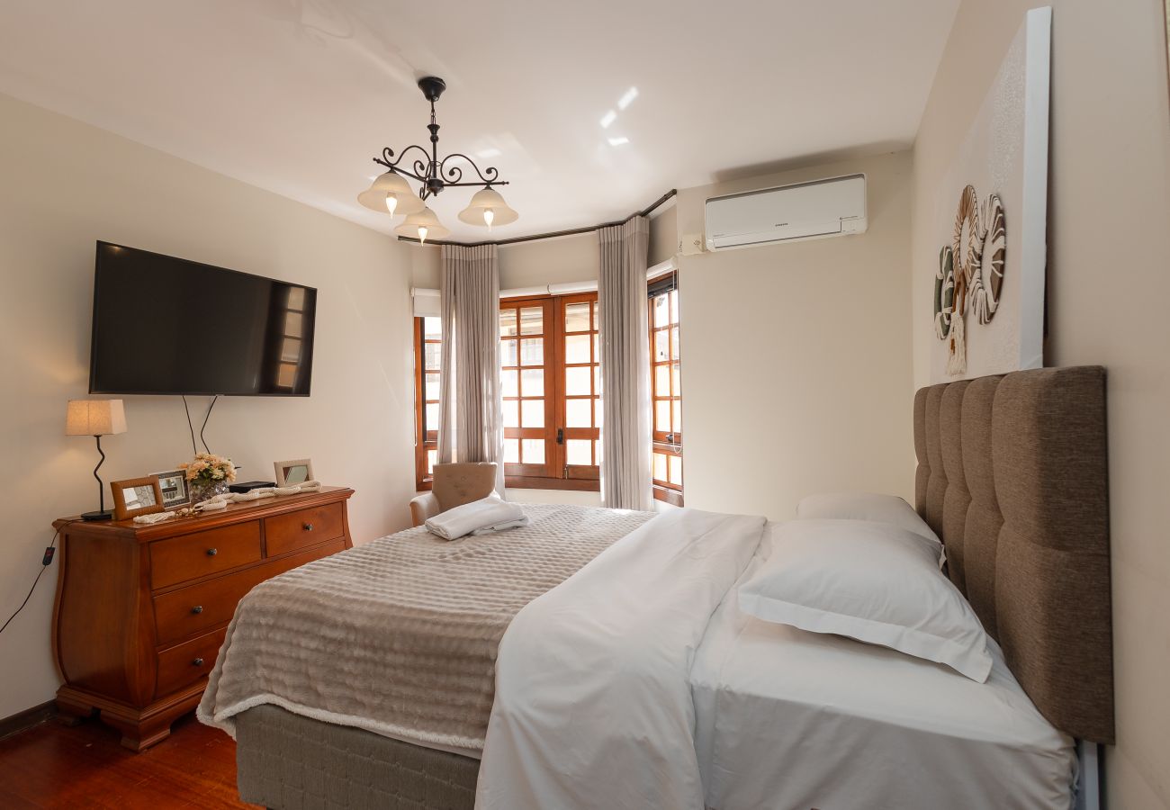 Apartamento em Gramado - NOVO!Apto 2d a 700m da R Coberta! C Super Terraço!