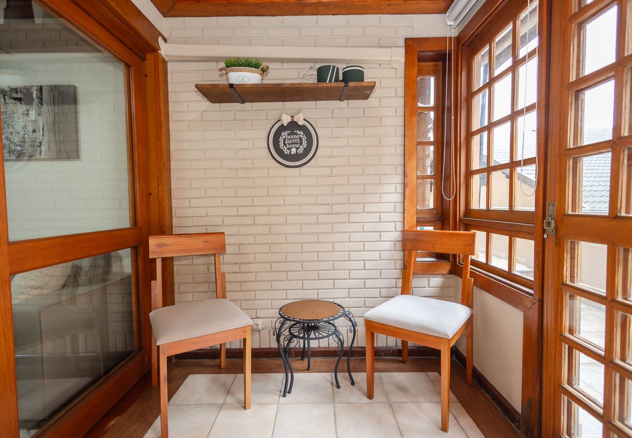 Apartamento em Gramado - NOVO!Apto 2d a 700m da R Coberta! C Super Terraço!