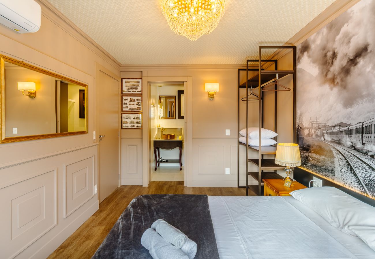 Apartamento em Canela - NOVO! Ap (1 suíte) temático EXPRESSO 221 Canela - Gramado