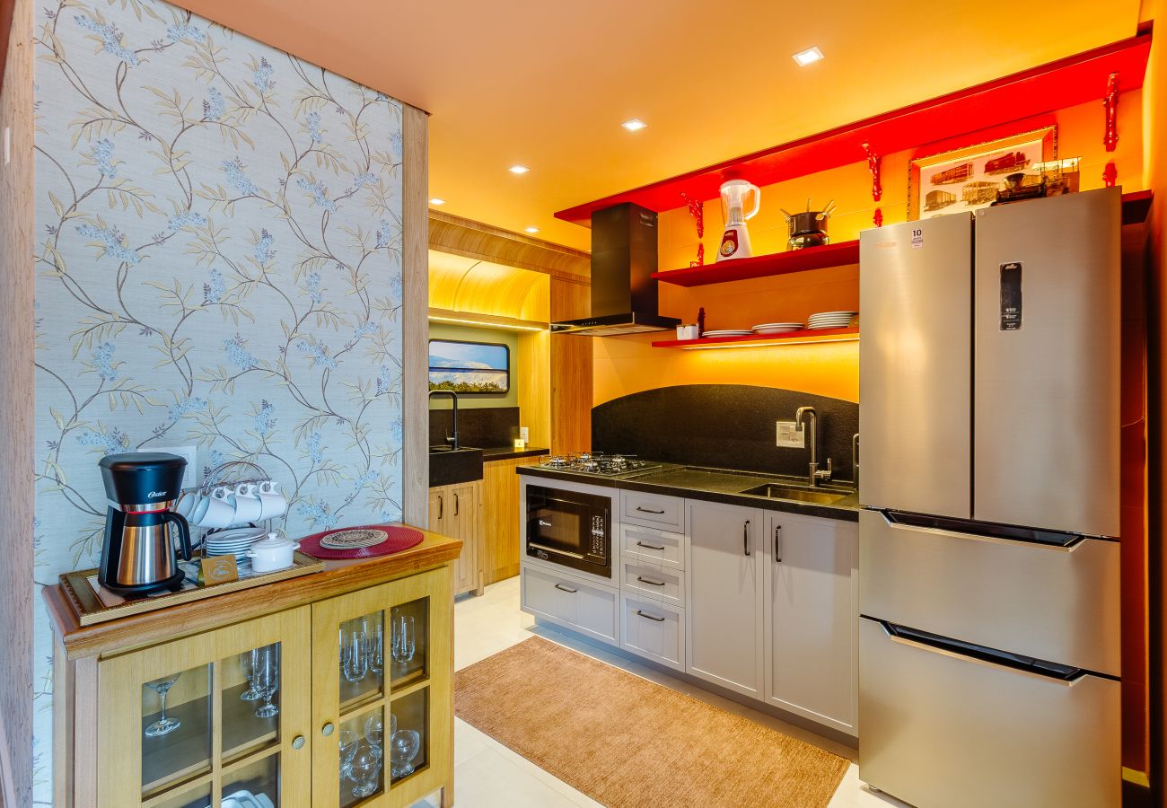 Apartamento em Canela - NOVO! Ap (1 suíte) temático EXPRESSO 221 Canela - Gramado